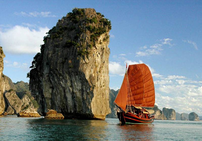 Halong Bay cruise for a honeymoon | Ancient Orient Journeys