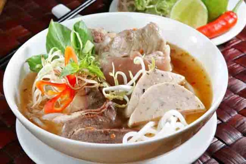 Hue Tour -Bun Bo Hue (Hue style beef vermicelli)