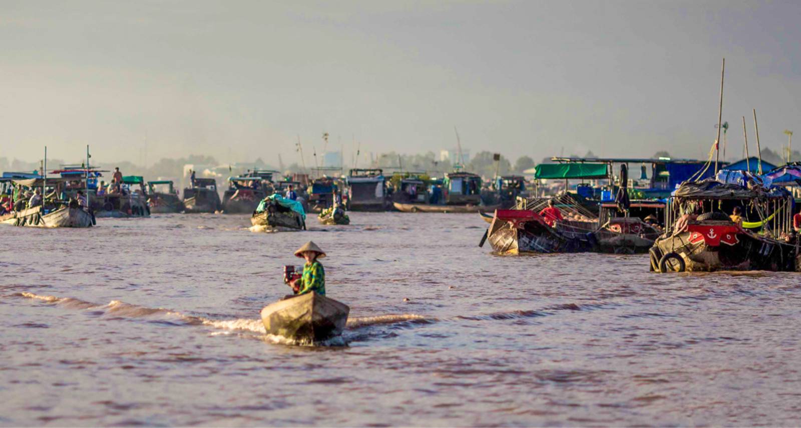 5 Famous Vietnam Floating Markets : Southern Vietnam's Charming Beauty