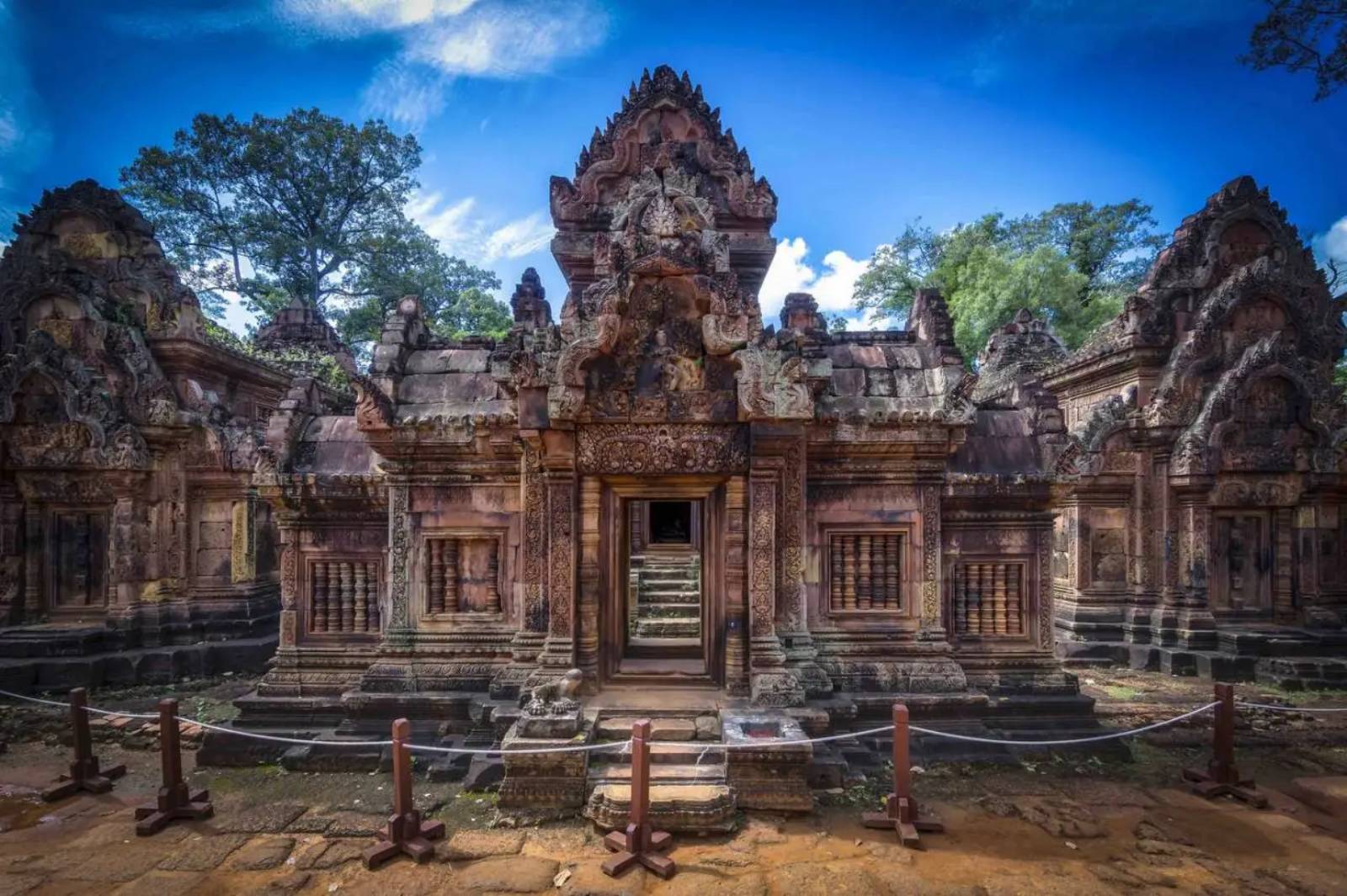 Banteay Srei in Siem Reap  |  AOJourneys