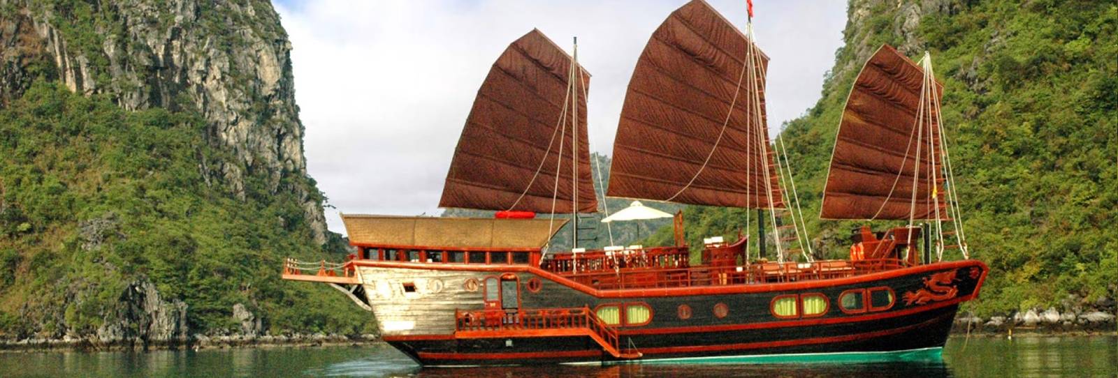 Halong Bay cruise for a honeymoon