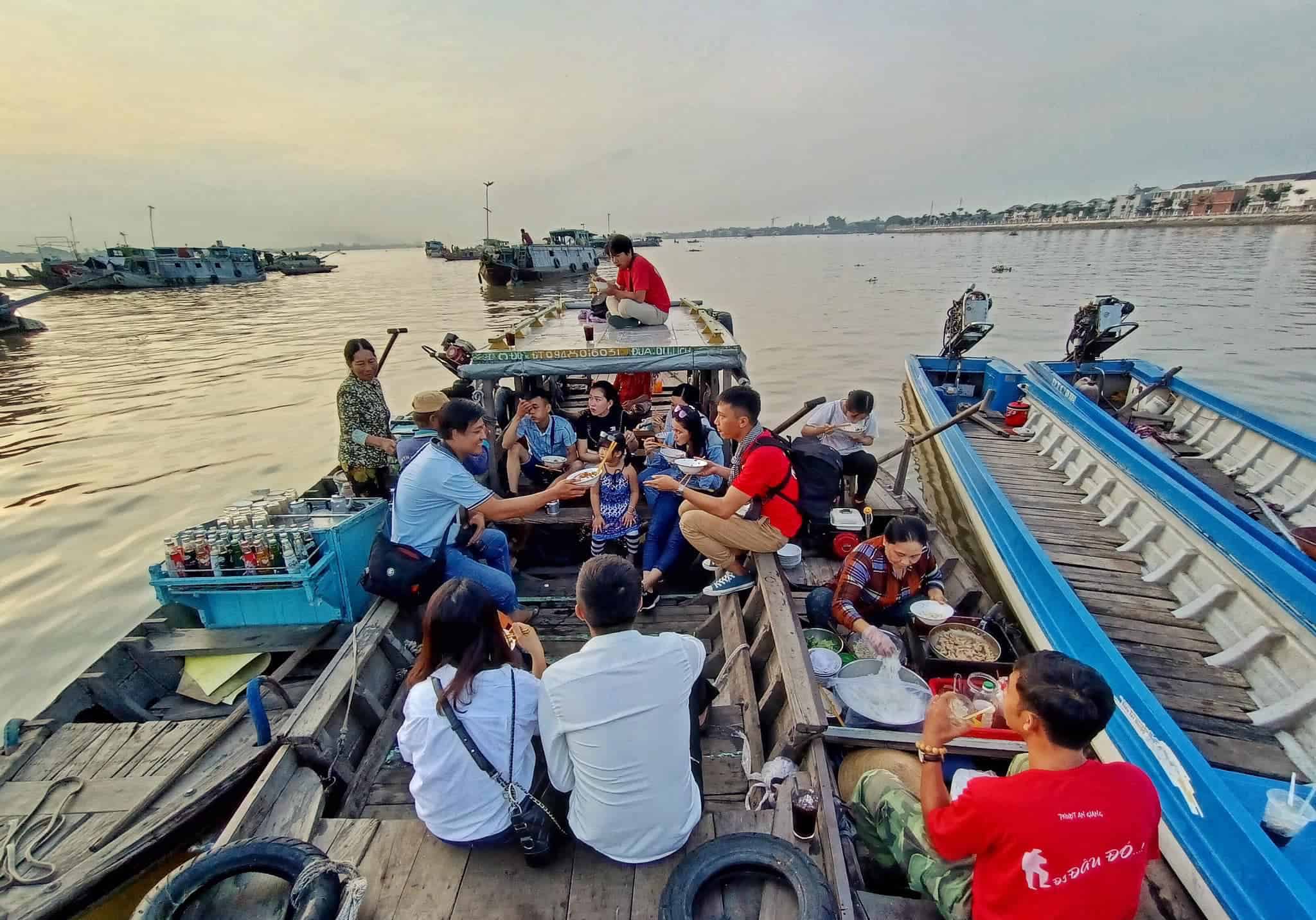 Long Xuyen Floating Market