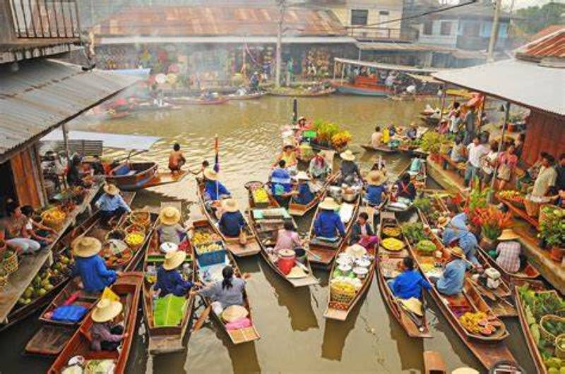 Discover the Floating Market of Damnoen Saduak | Ancient Orient Journeys