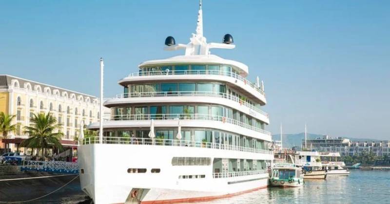 Catherine Cruise - Halong Bay Vietnam Cruise| Ancient Orient Journeys