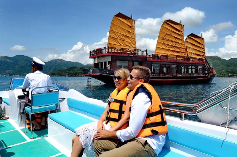 Dalat Nha Trang Emperor Cruise - Day time | Ancient Orient Journeys