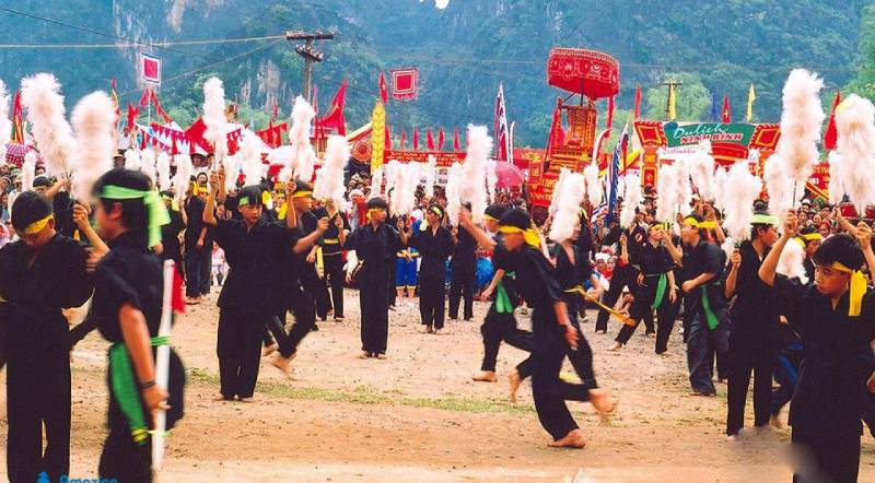 Truong Yen Festival