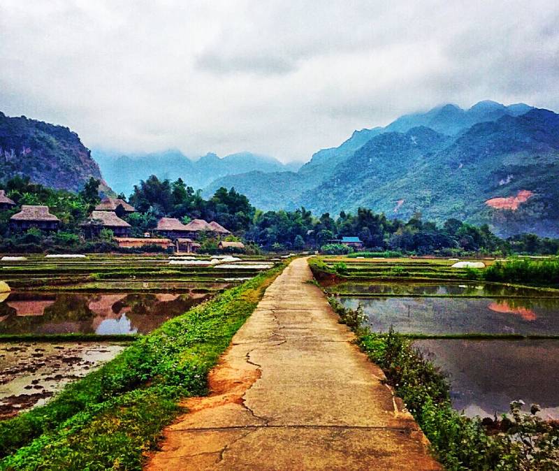 Hoa Binh Tours